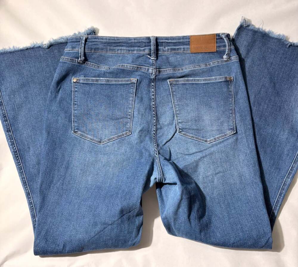 Judy Blue women’s Mid-Rise Raw Hem Flare Leg Denim Jeans Size 16W - Picture 2 of 11